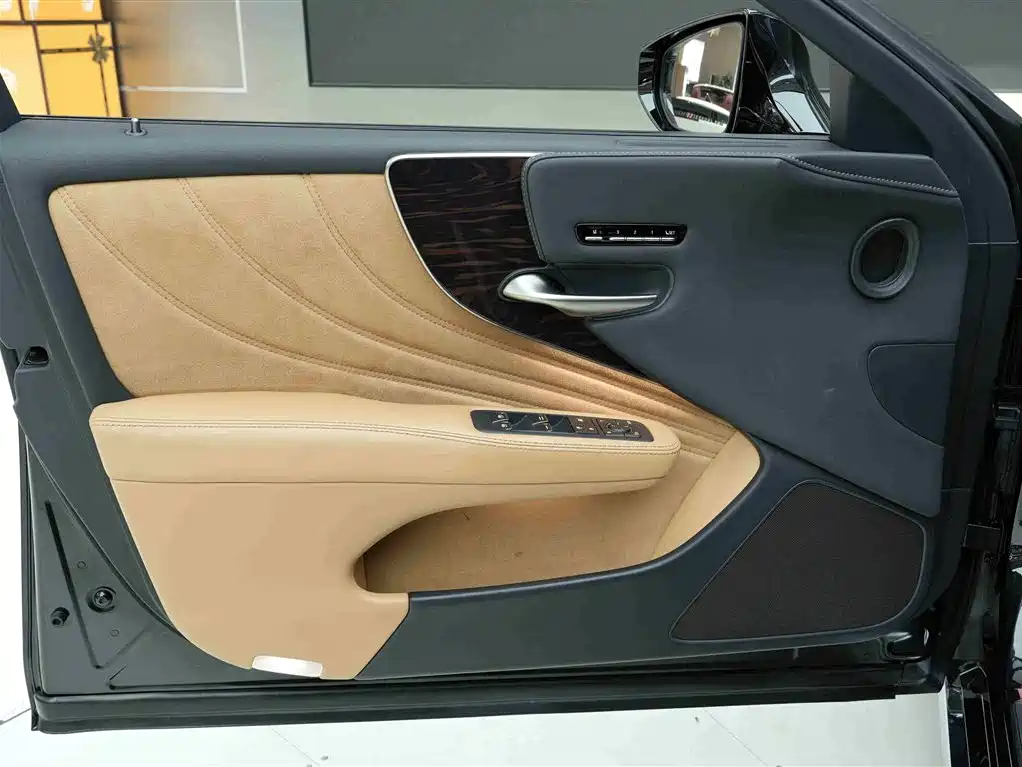 Lexus LS 2021 500h Luxury Edition фото 14