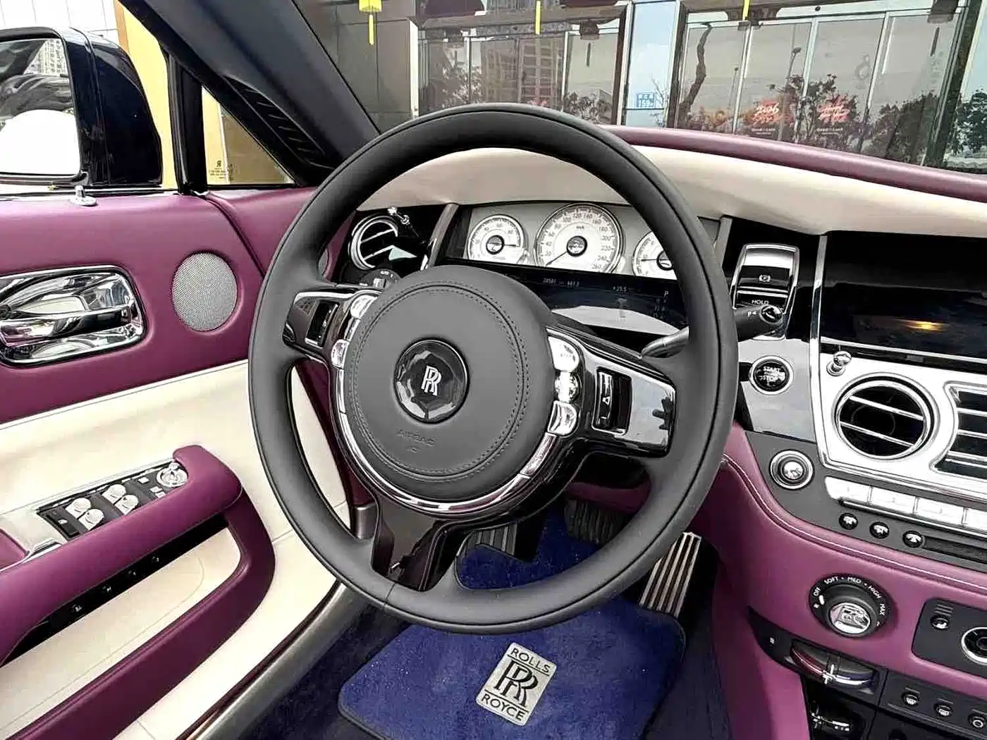 Rolls-Royce Dawn 2018 6.6T Standard фото 6