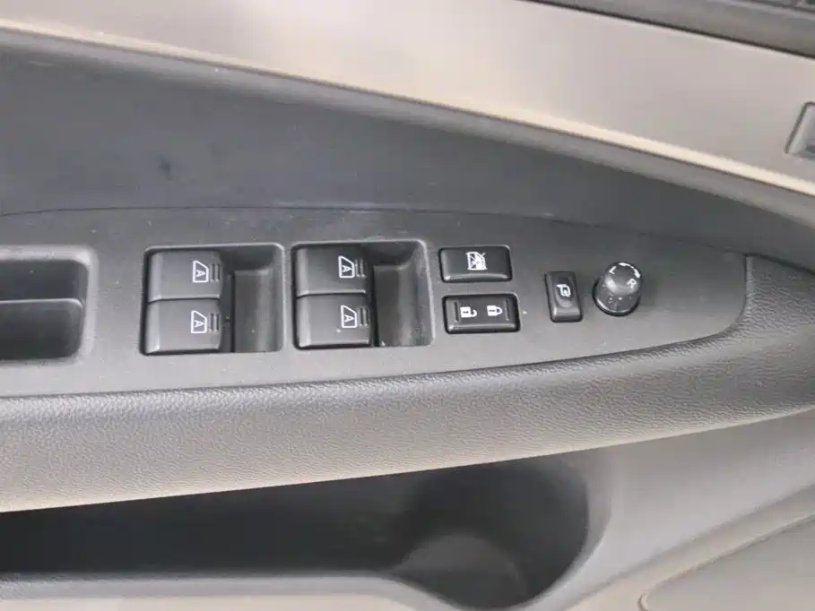 Infiniti G Series 2011 2010 Model G25 Sedan Luxury Sport Edition