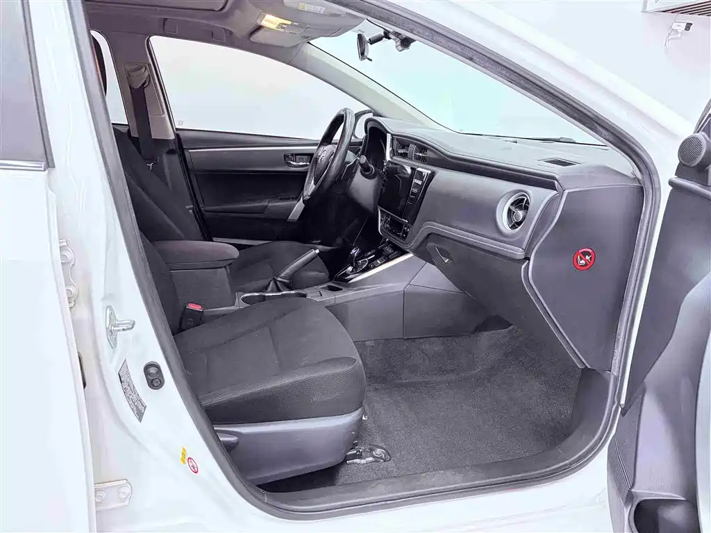 Toyota Corolla 2017 Facelift Hybrid 1.8L E-CVT Leading Edition фото 26
