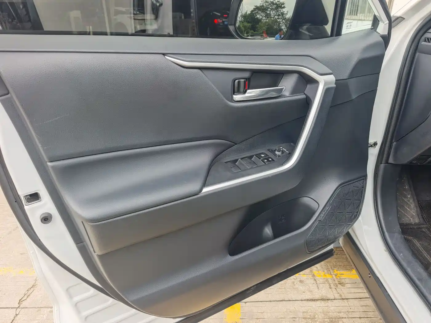 Toyota RAV4 Rongfang 2024 2.0L CVT FWD Style Edition фото 15