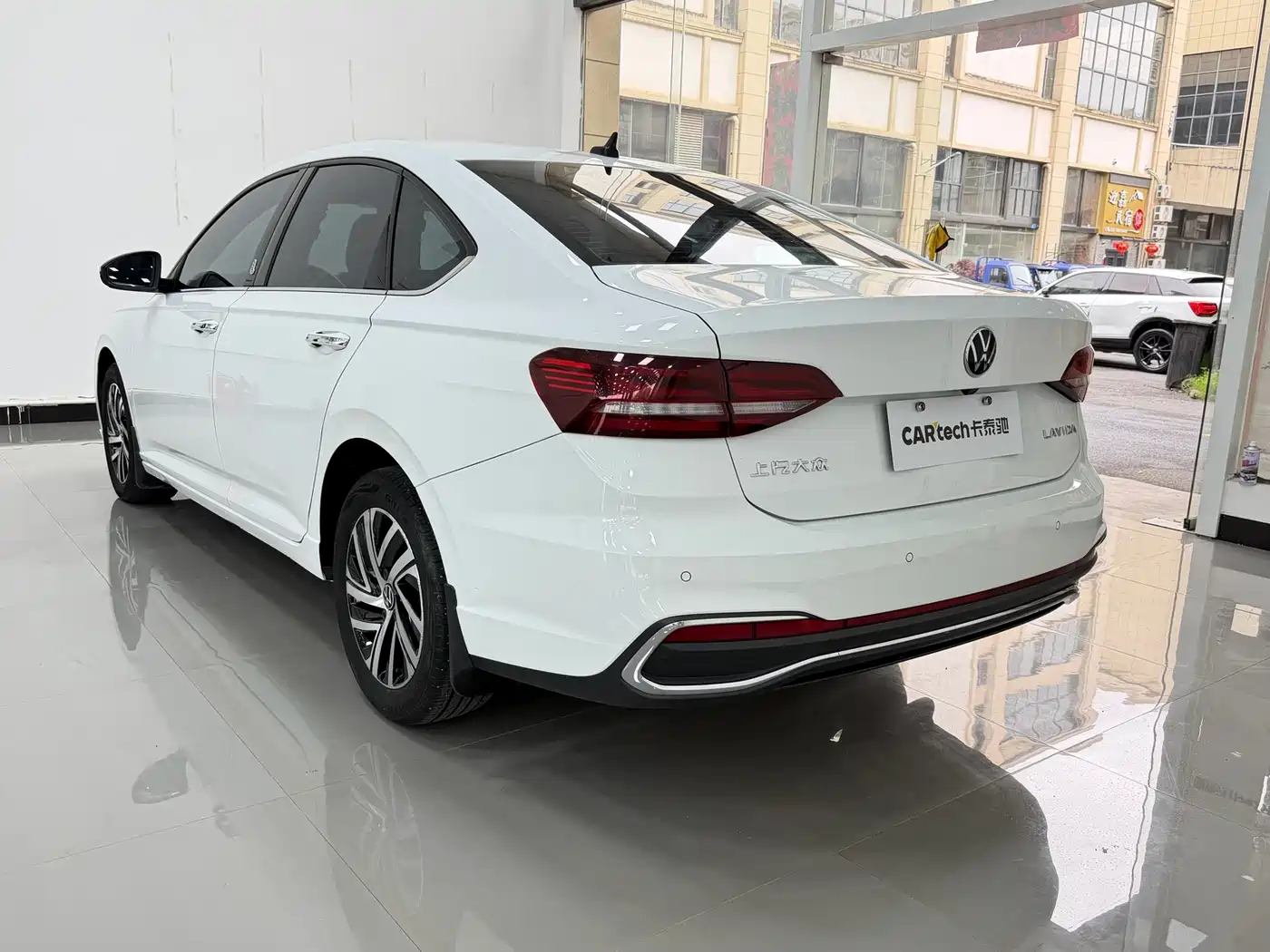 Volkswagen Lavida 2023 1.5L Auto Five Million Edition фото 8