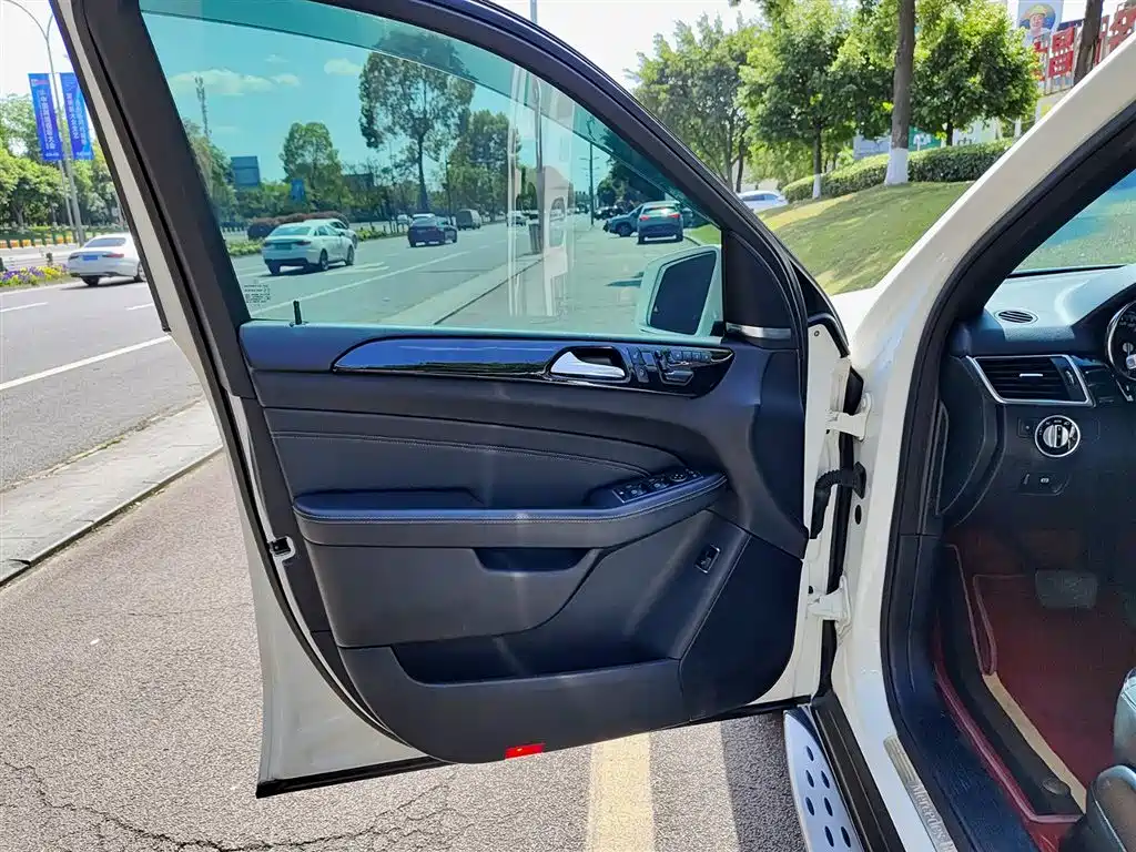 Mercedes-Benz M-Class фото 6