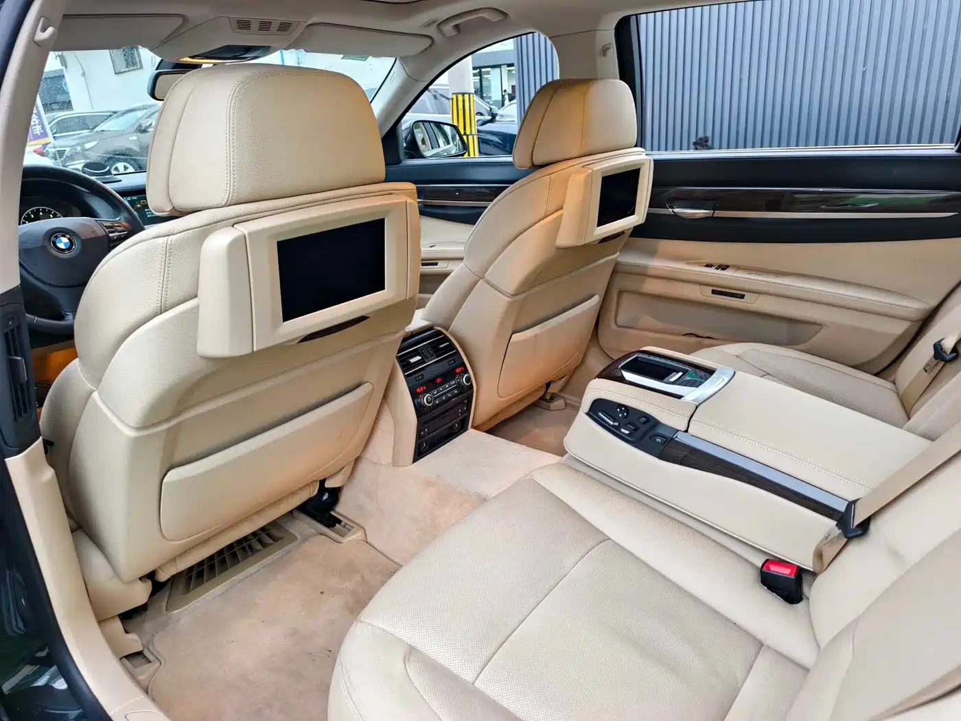 BMW 7 Series 2009 730Li Luxury фото 9