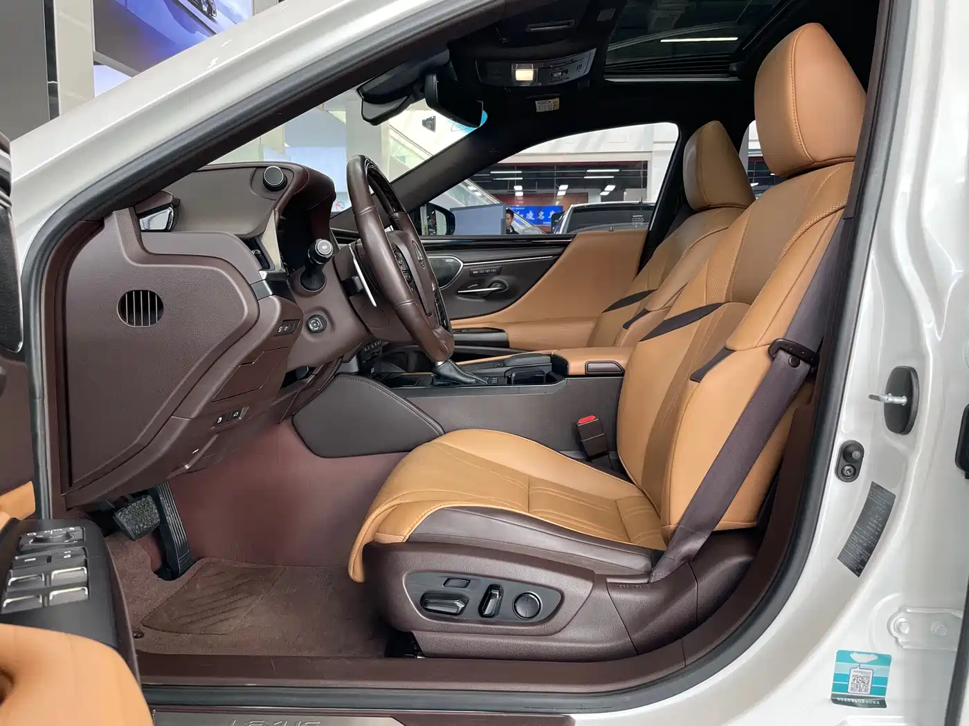 Lexus ES 2021 300h Executive Edition фото 6