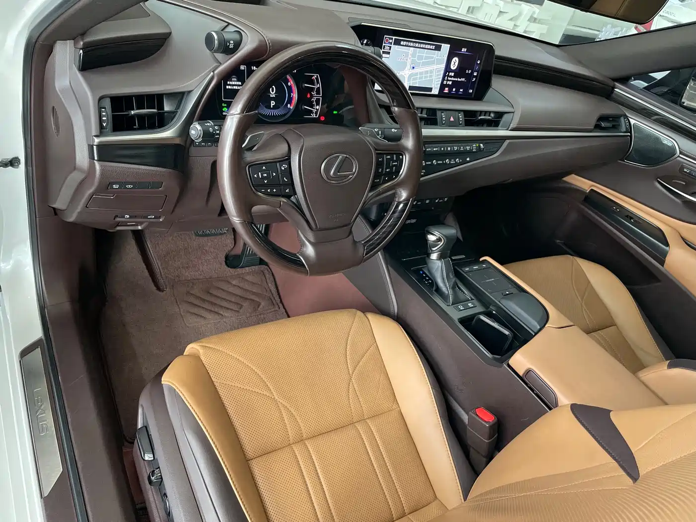 Lexus ES 2021 300h Executive Edition фото 7