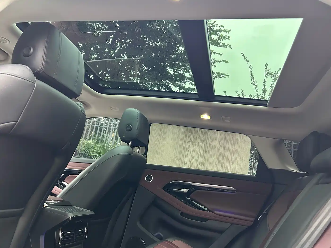 Land Rover Range Rover Evoque 2022 Range Rover Evoque L 249PS R-Dynamic Luxury Edition фото 16