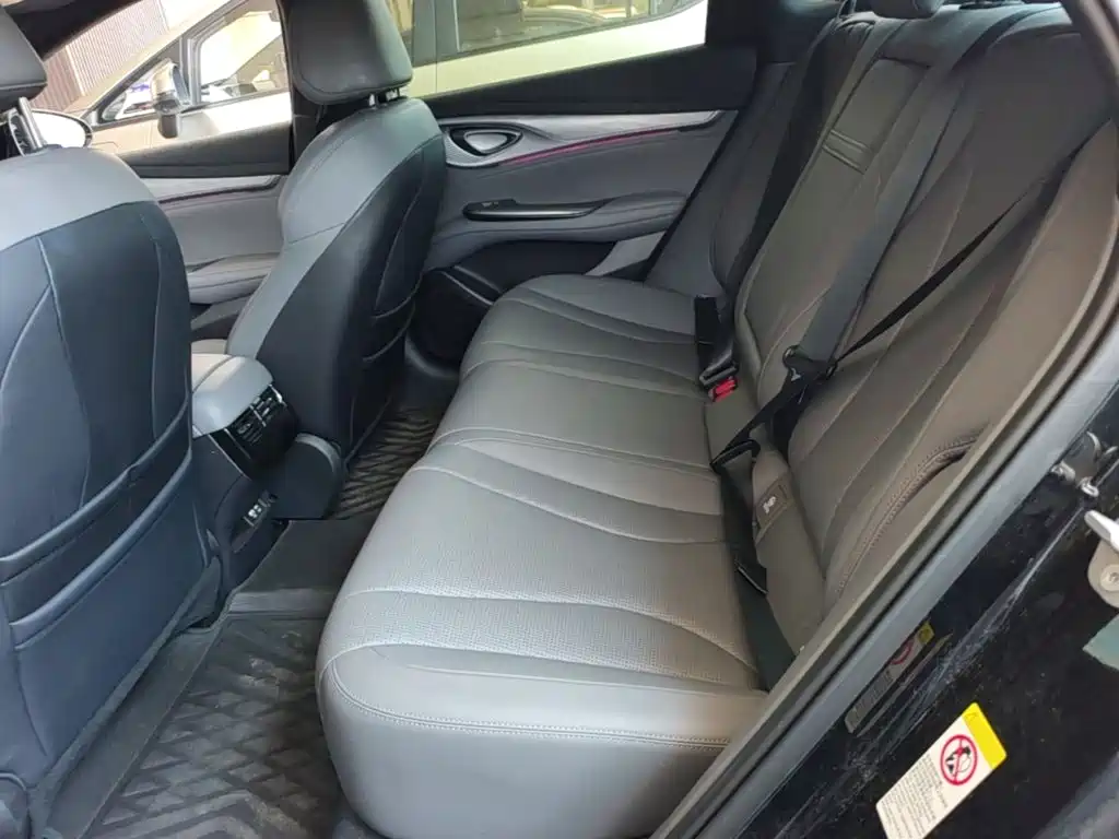 BYD Seal 2024 2024 Glory Edition DM-i 1.5L 121km Luxury