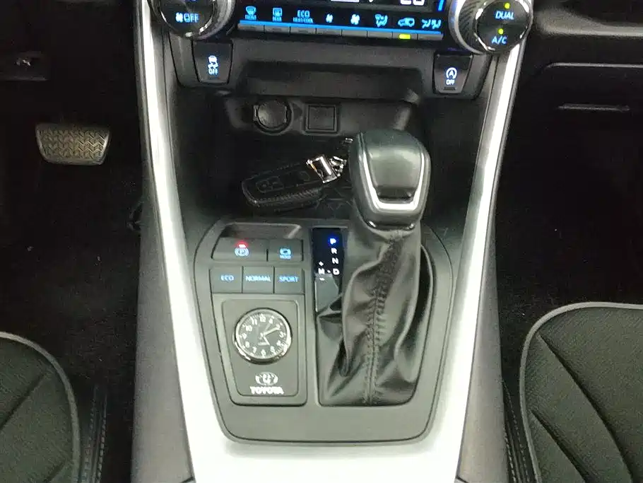 Toyota Wildlander 2022 2.0L CVT 2WD Urban Edition фото 16