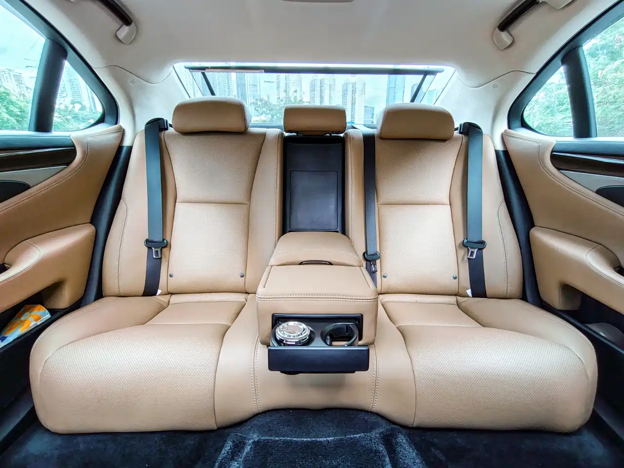 Lexus LS 2016 600hL фото 9