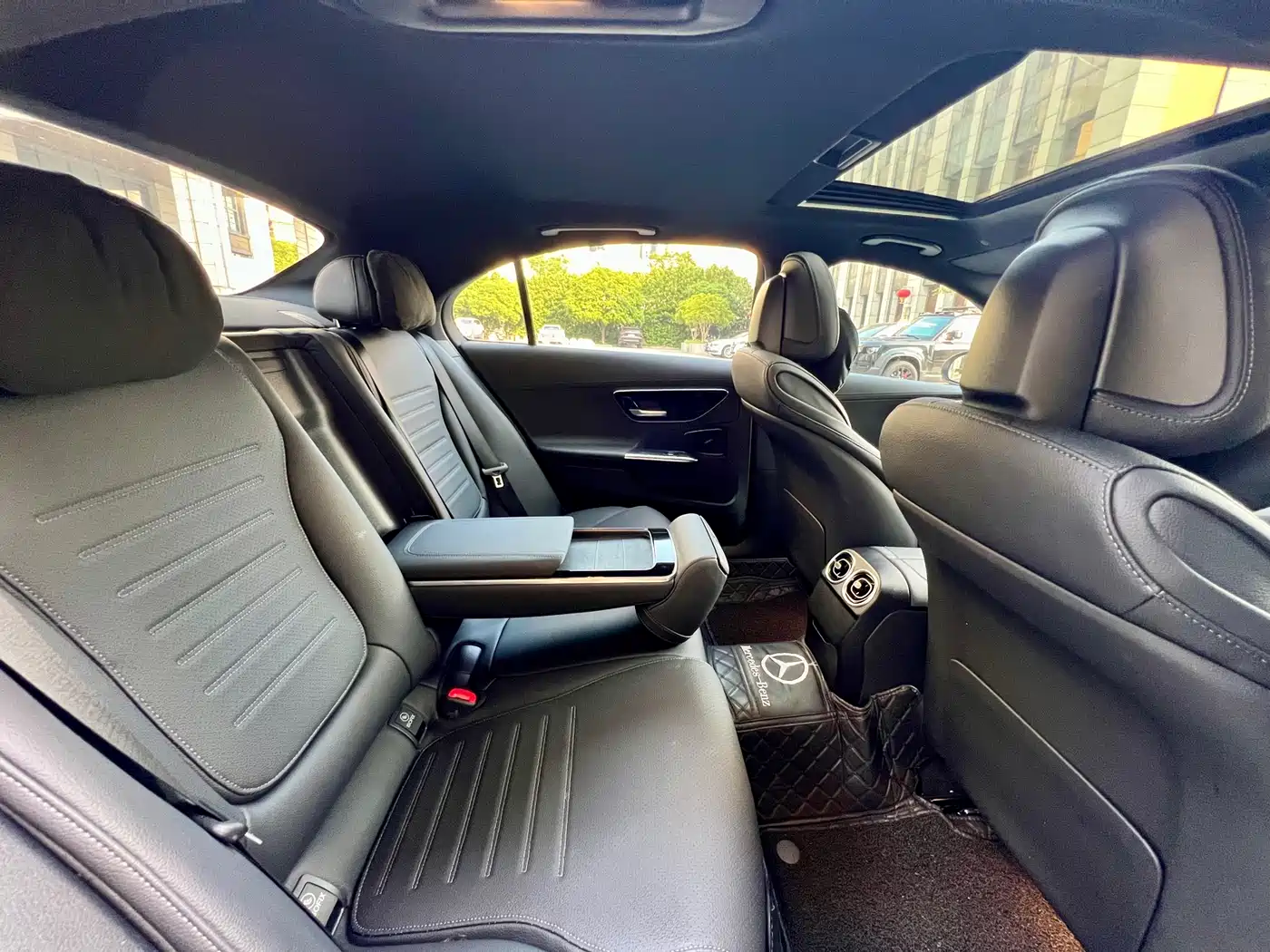 Mercedes-Benz C-Class 2024 Facelift C 200 L Sport фото 20
