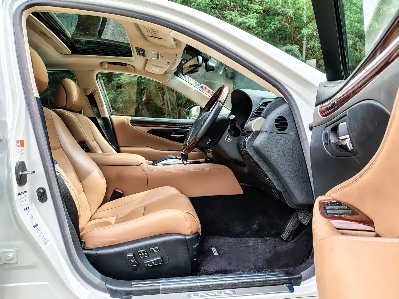 Lexus LS 2016 600hL фото 4