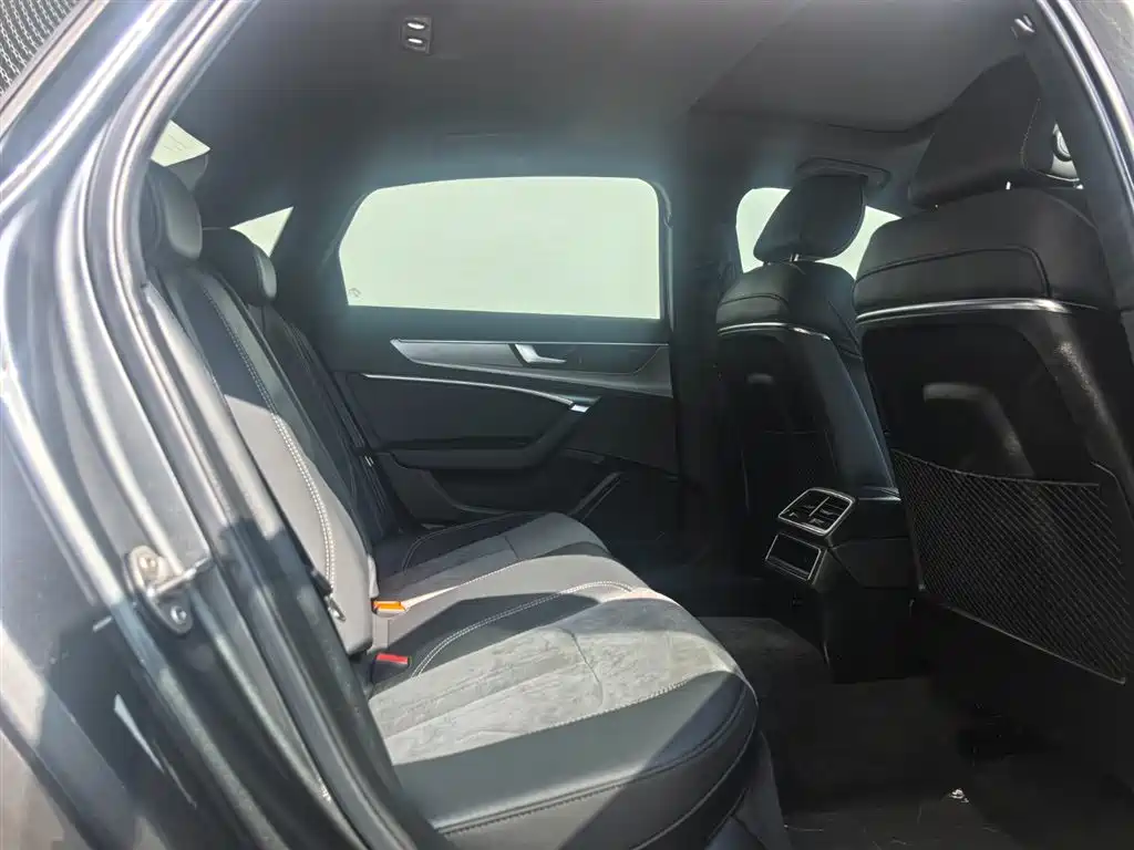 Audi A6L 2021 40 TFSI Luxury Sport фото 10