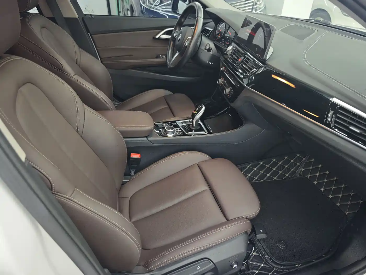 BMW 1 Series 2021 120i M Sport Shadow Edition фото 6