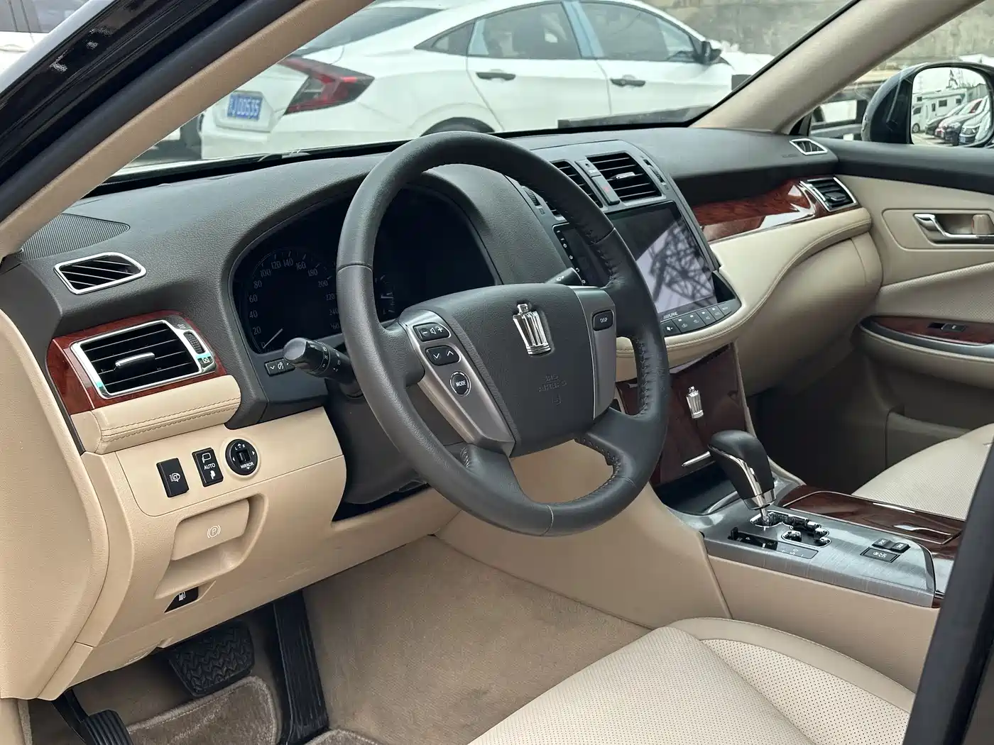 Toyota Crown 2010 2.5L Royal фото 10