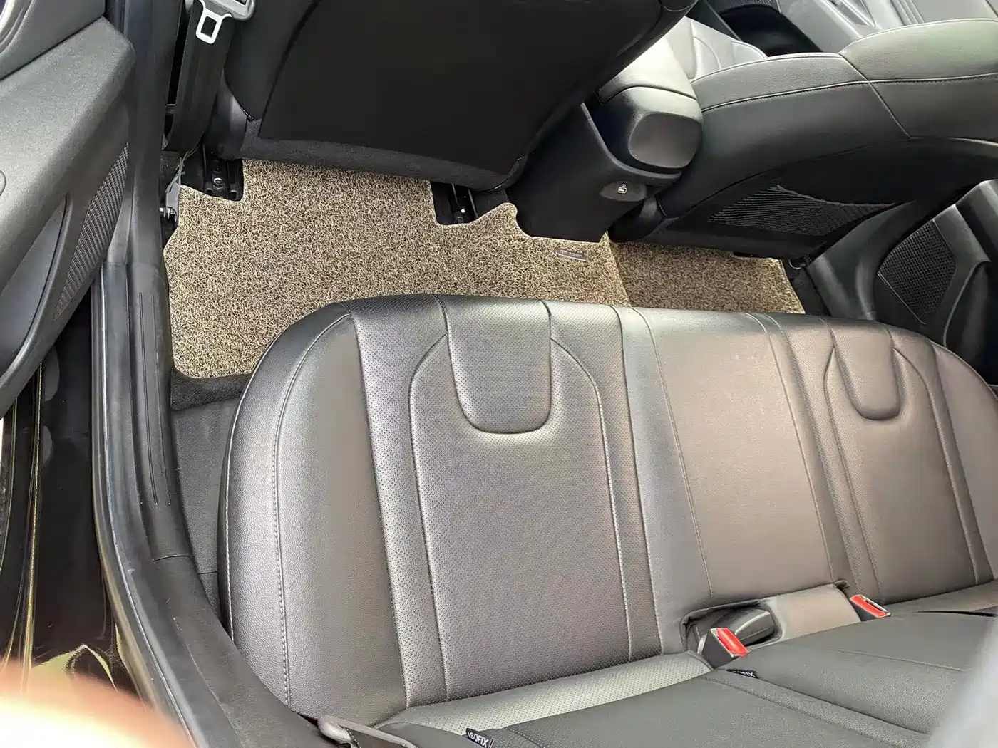 Photo 7 - Hyundai Elantra