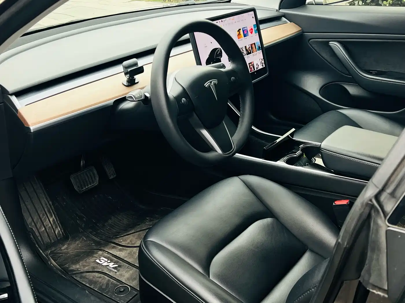 TESLA MODEL 3 (IMPORTED)
