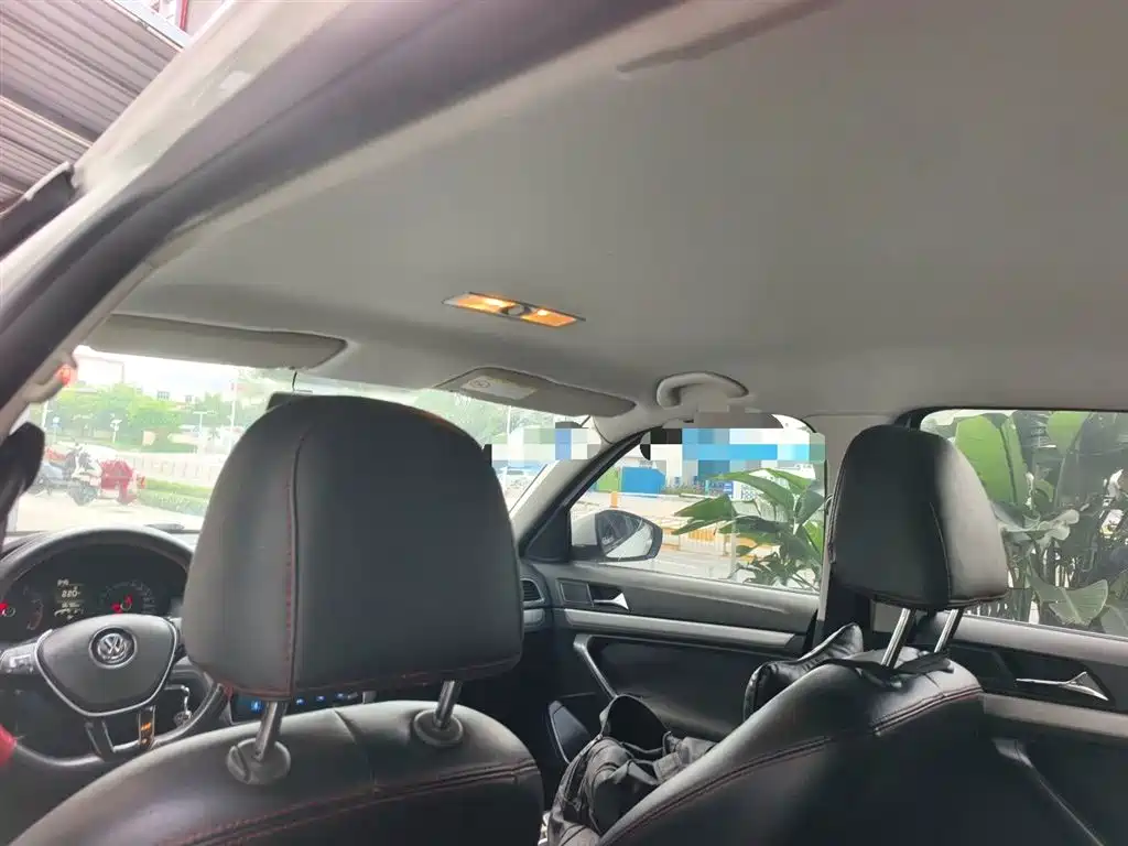 Volkswagen Lavida 2015 1.6L Manual Trend Edition фото 9