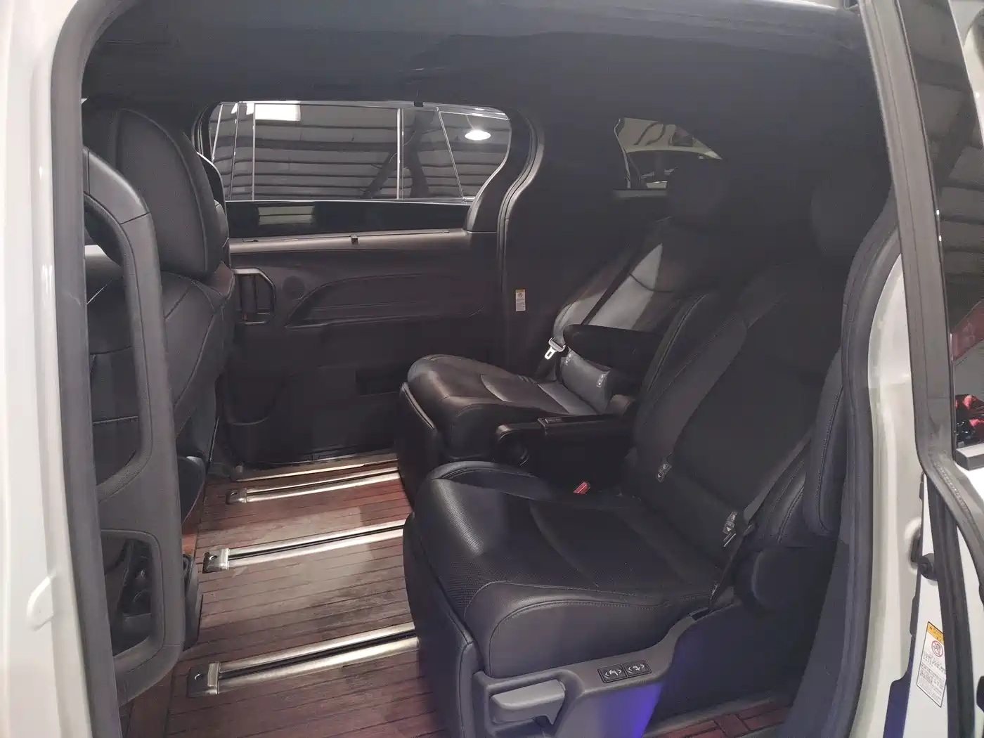 Toyota Sienna 2021 2.5L Hybrid Premium Edition фото 5