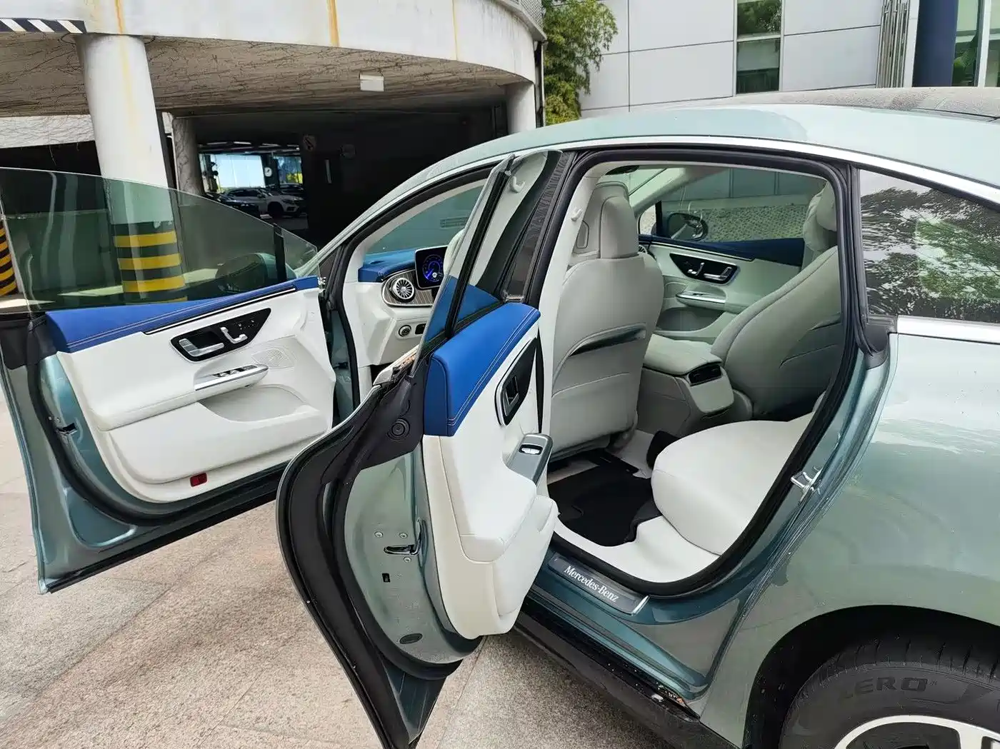 Mercedes-Benz EQE 2026 500 4MATIC Pioneer Edition фото 5