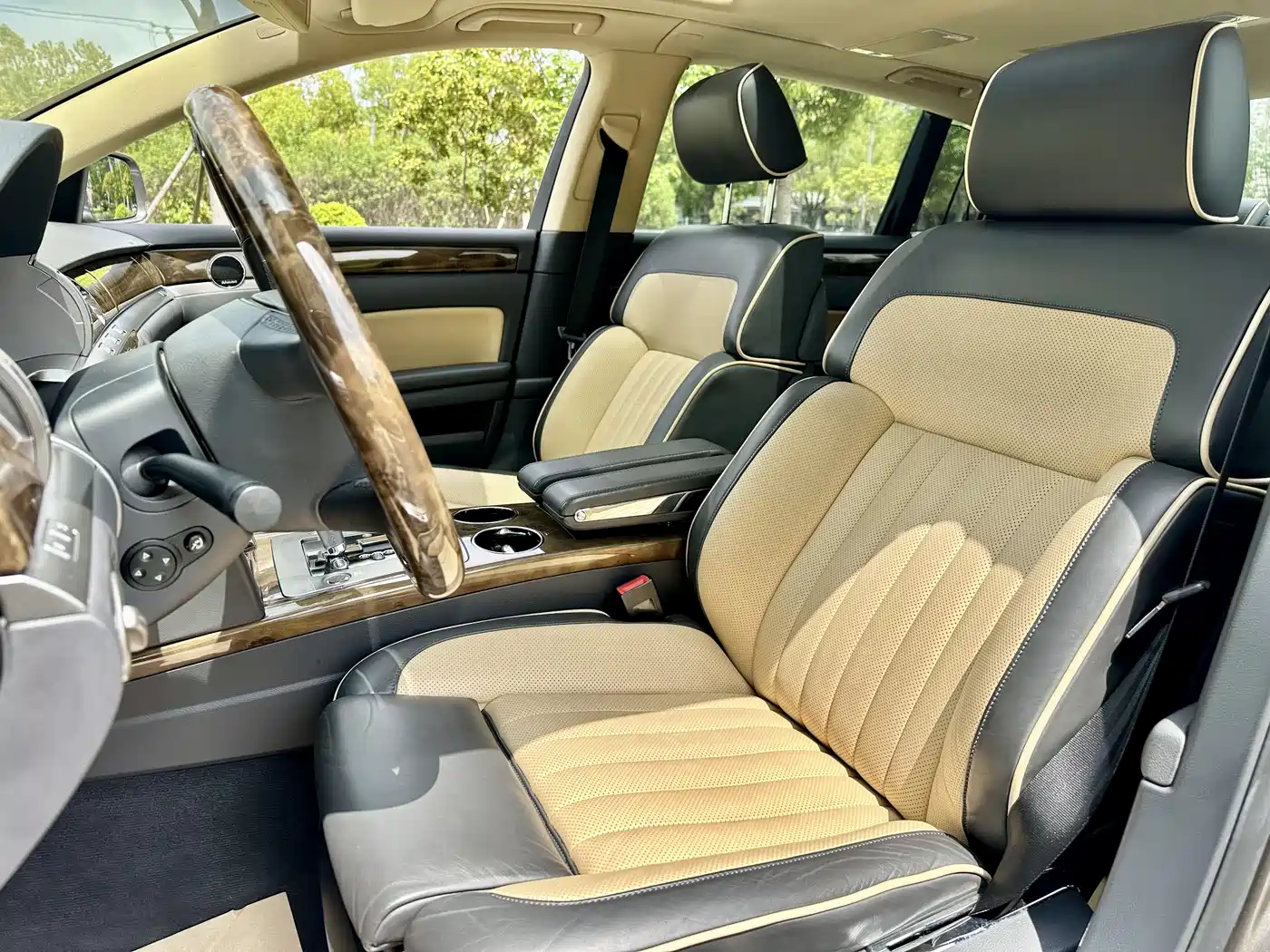 Volkswagen Phaeton 2012 3.6L Premium Custom фото 7