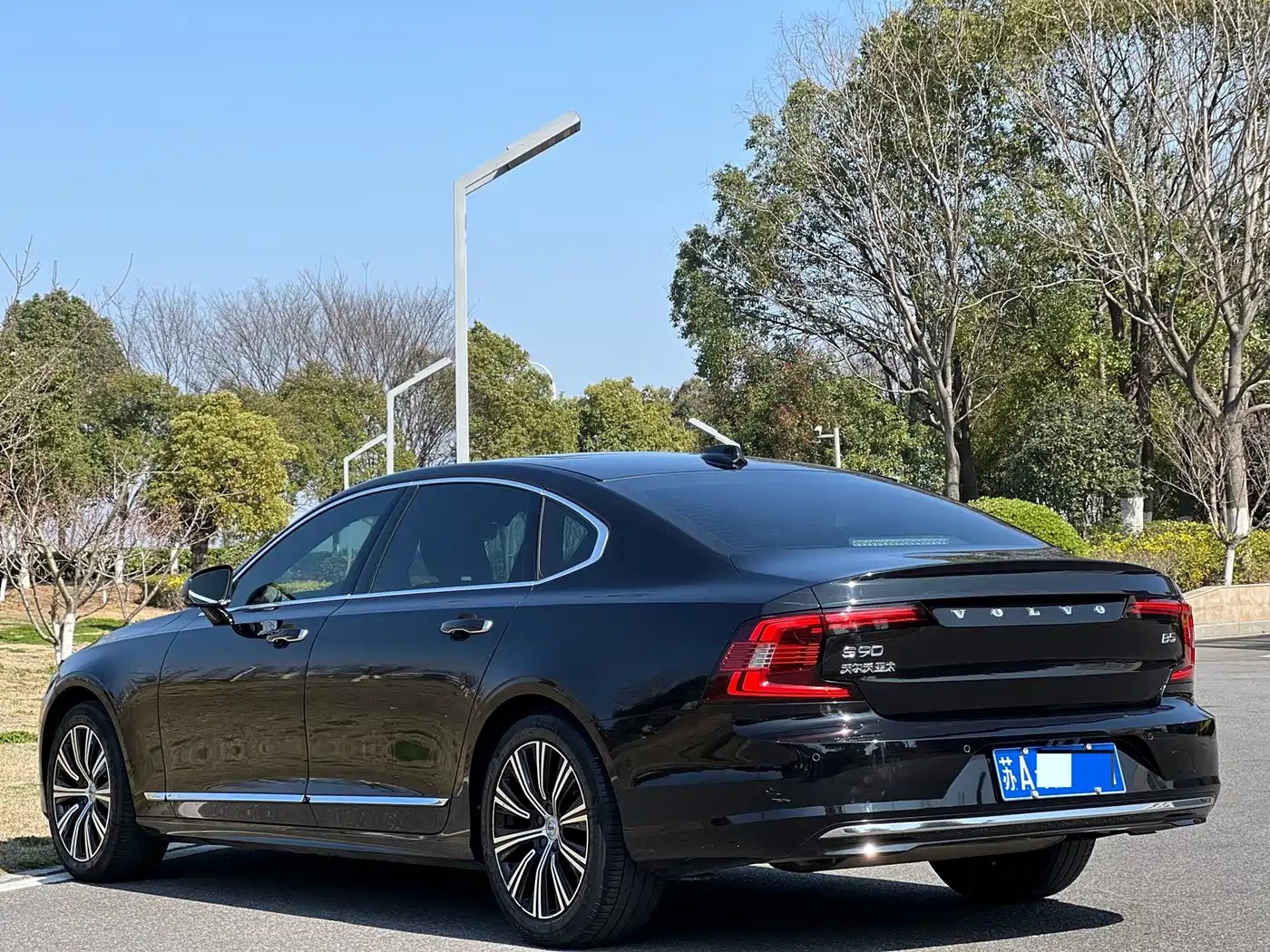 VOLVO S90