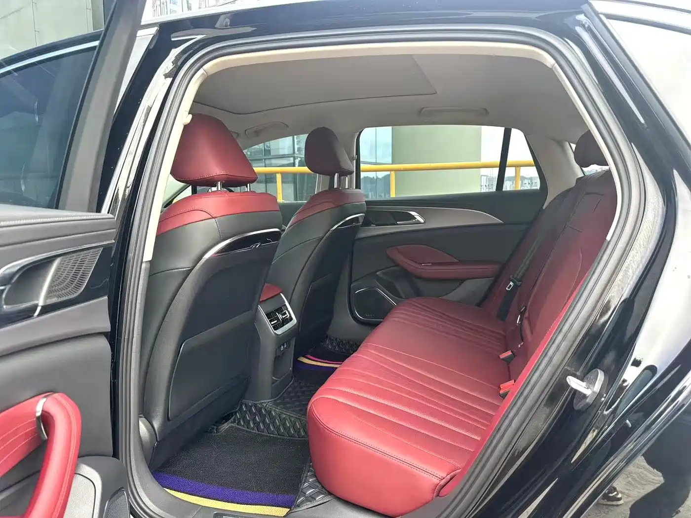 Фото 7 - Hongqi H5
