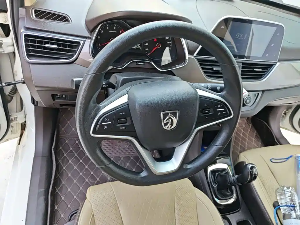 Baojun 310W 2017 2017 1.5L Manual Fashion Edition (China V)