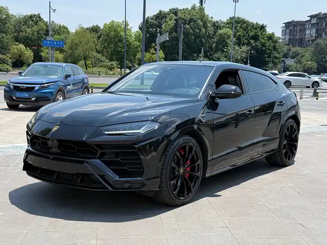 Lamborghini Urus 4.0T V8