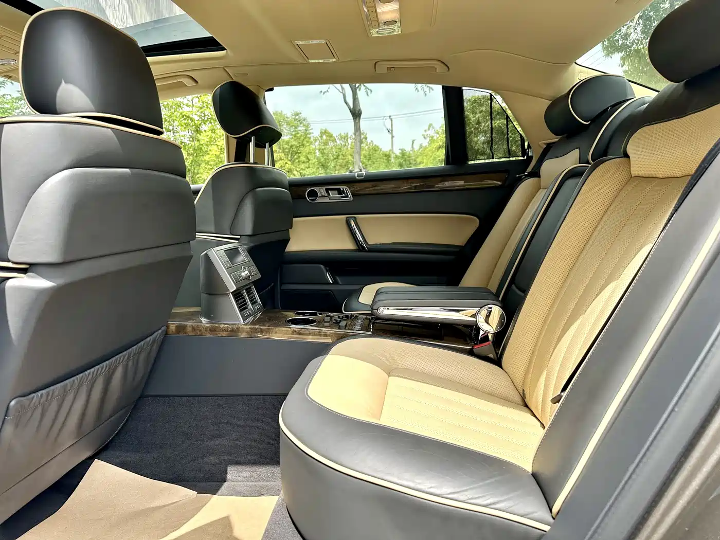 Volkswagen Phaeton 2012 3.6L Premium Custom фото 16