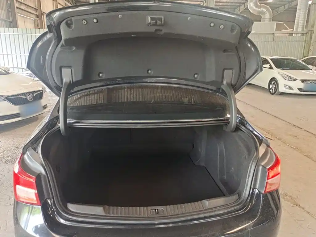 Photo 19 - Buick Verano