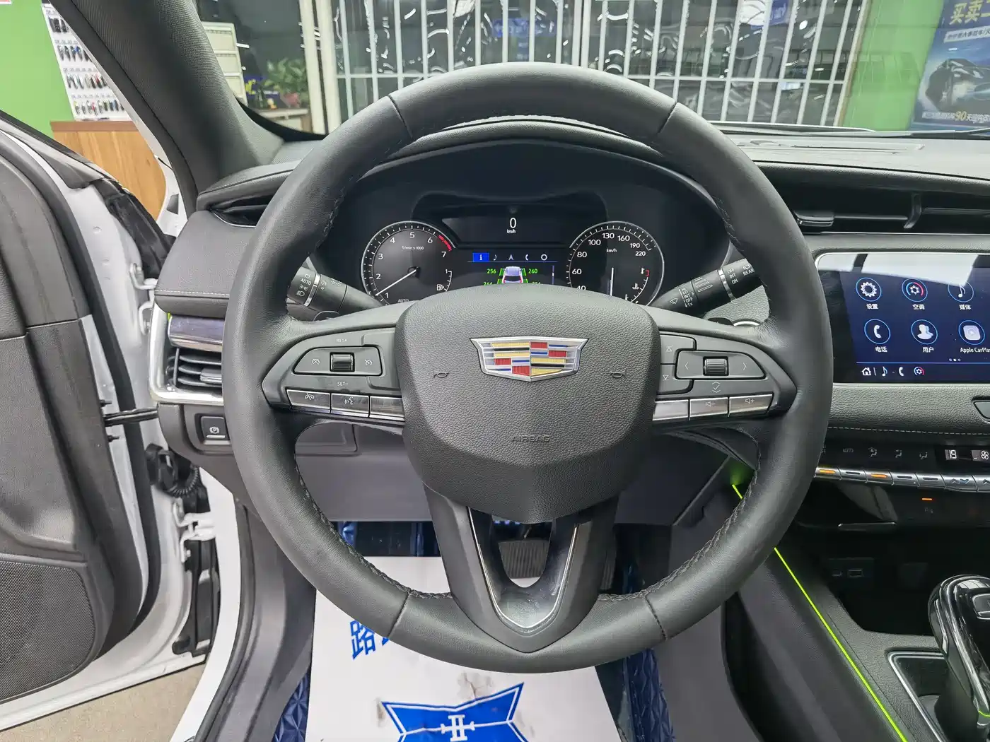 CADILLAC XT4