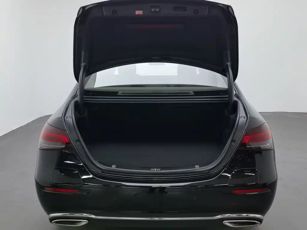 Mercedes-Benz E-Class, миниатюра 16