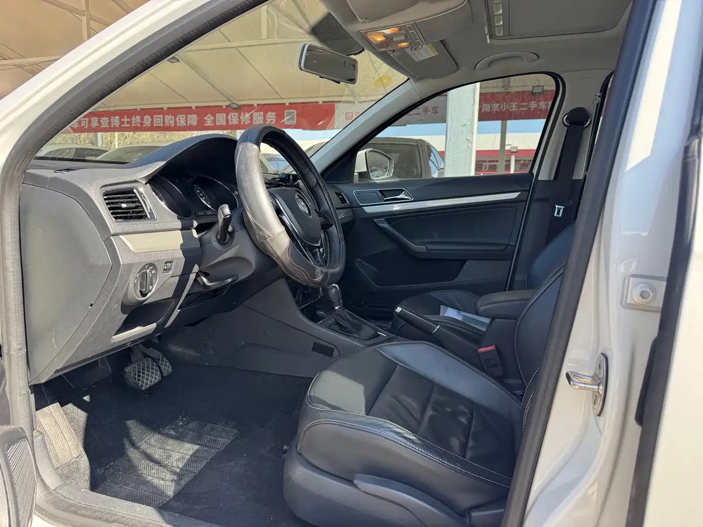 Volkswagen Lavida 2015 1.6L Automatic Comfort Edition фото 3