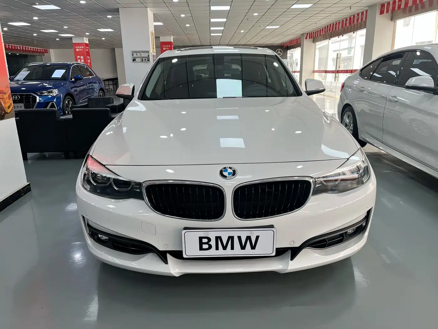 BMW 3 Series GT 2019 320i Fashion Model фото 2
