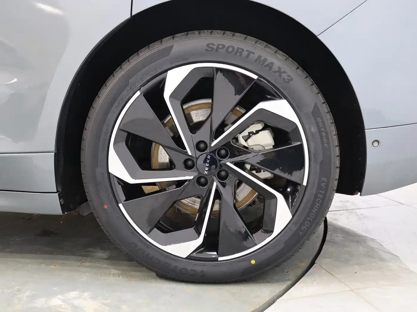 ZEEKR EXTREME KRYPTON 001