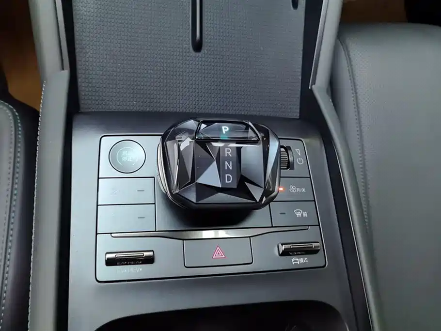 BYD Qin L 2024 DM-i 80KM Superior фото 16
