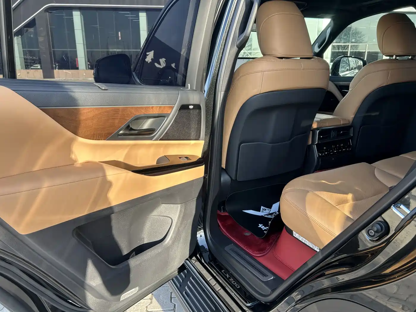 Lexus LX 2025 700h Boundary Edition фото 10