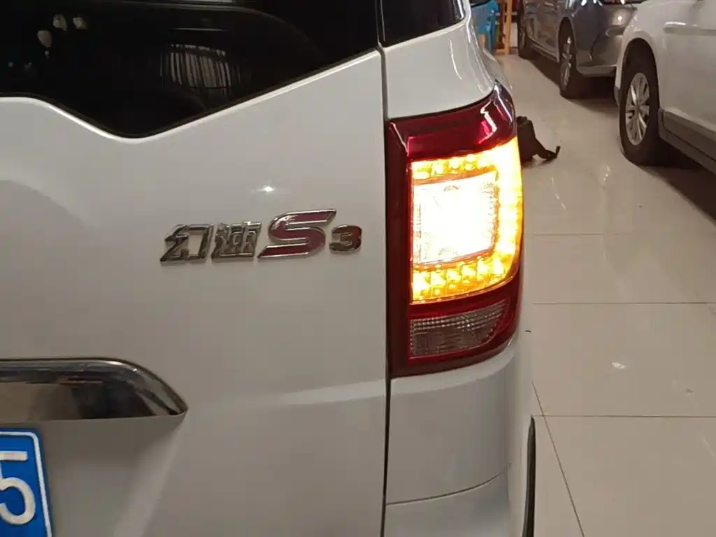 BAIC Huansu S3 2015 2014 1.5L Luxury (China IV)