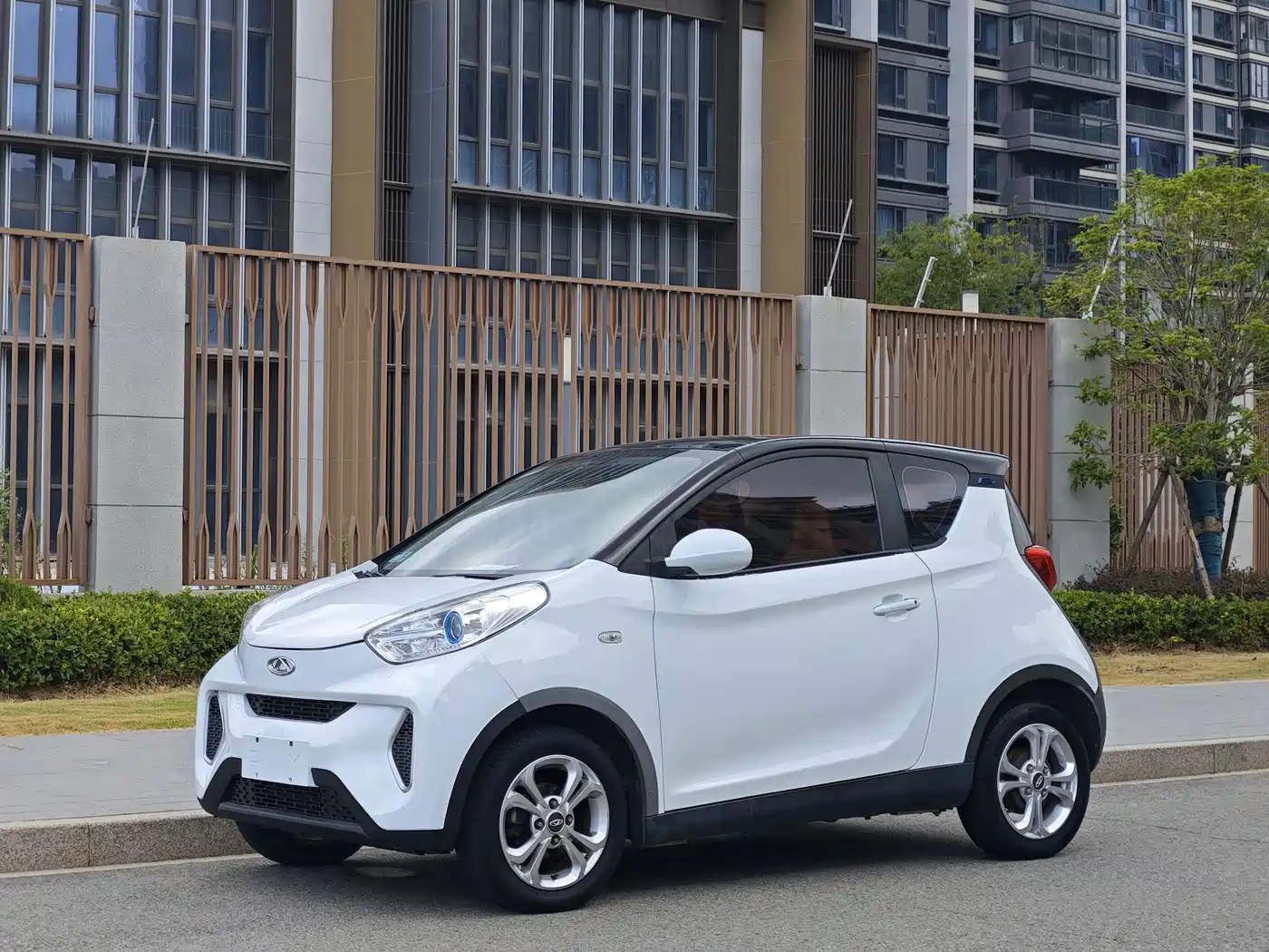 QQ New Energy Little Ant 2018 2018 400 4-Seater Premium Smart Edition