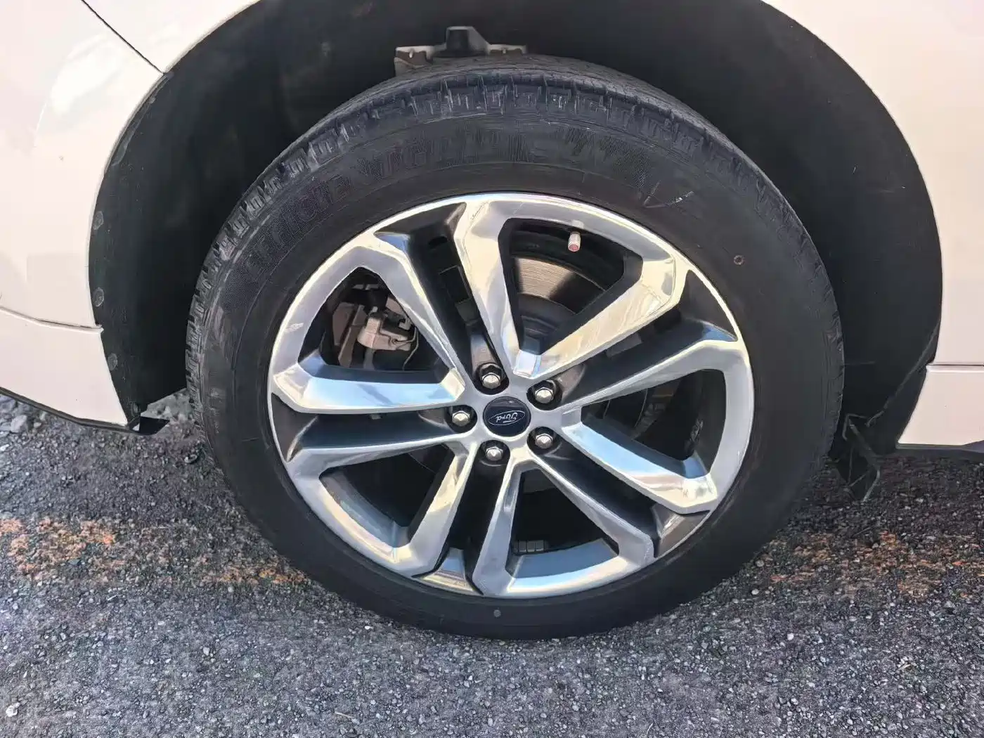 Фото 9 - Ford Edge