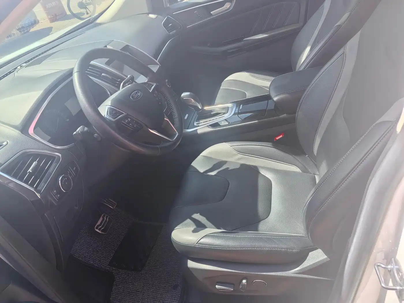 Фото 14 - Ford Edge