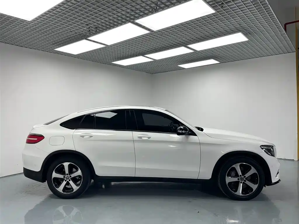 Mercedes-Benz GLC Coupe 2017 GLC 200 4MATIC Coupe SUV фото 5