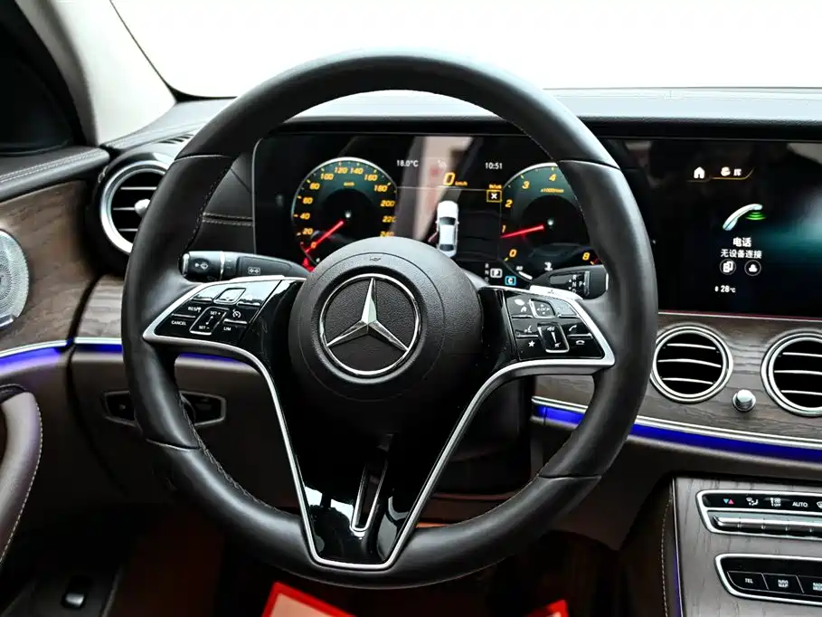 MERCEDES-BENZ E CLASS