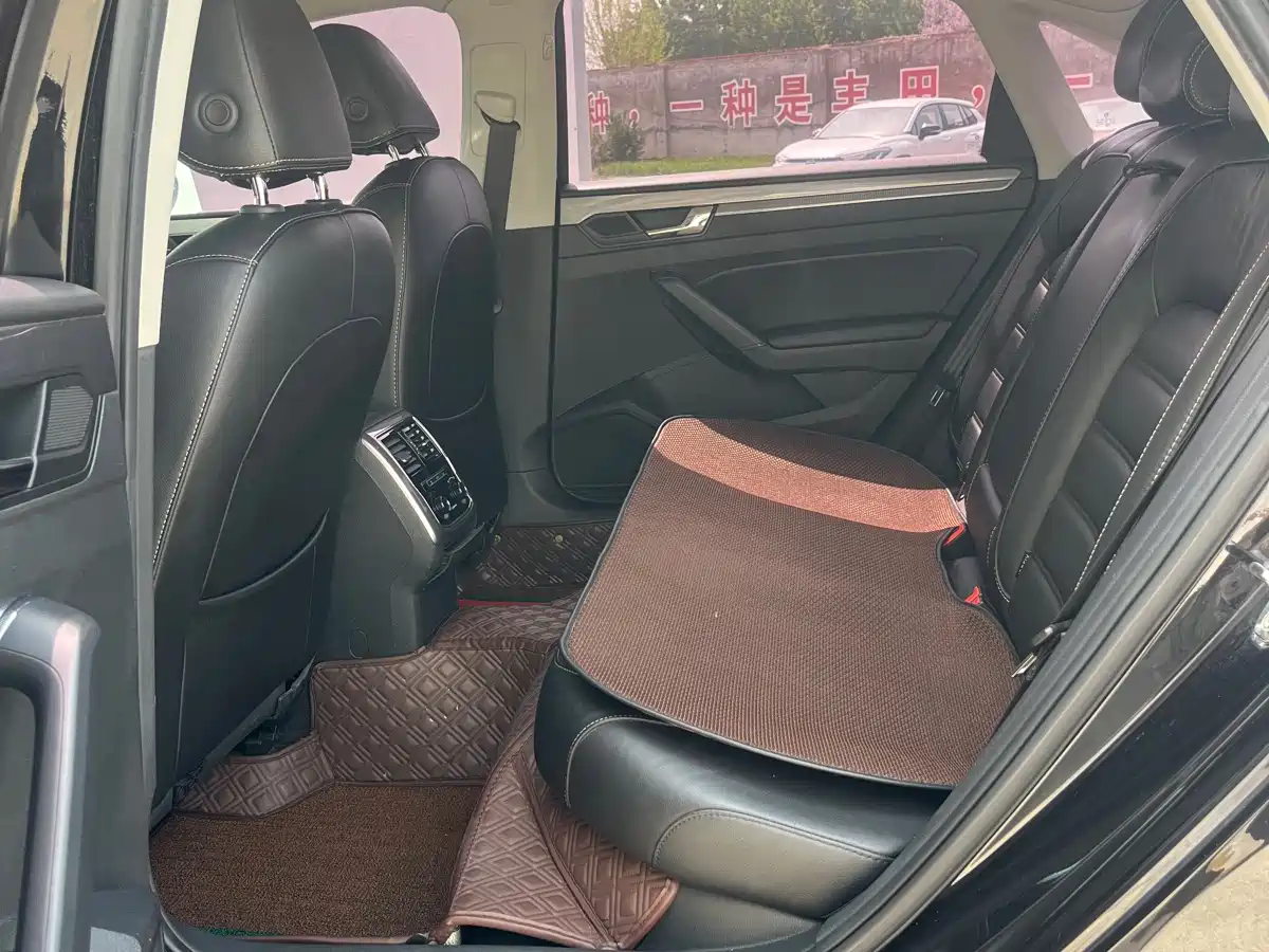 Volkswagen Passat 2017 330TSI DSG Prestige фото 4
