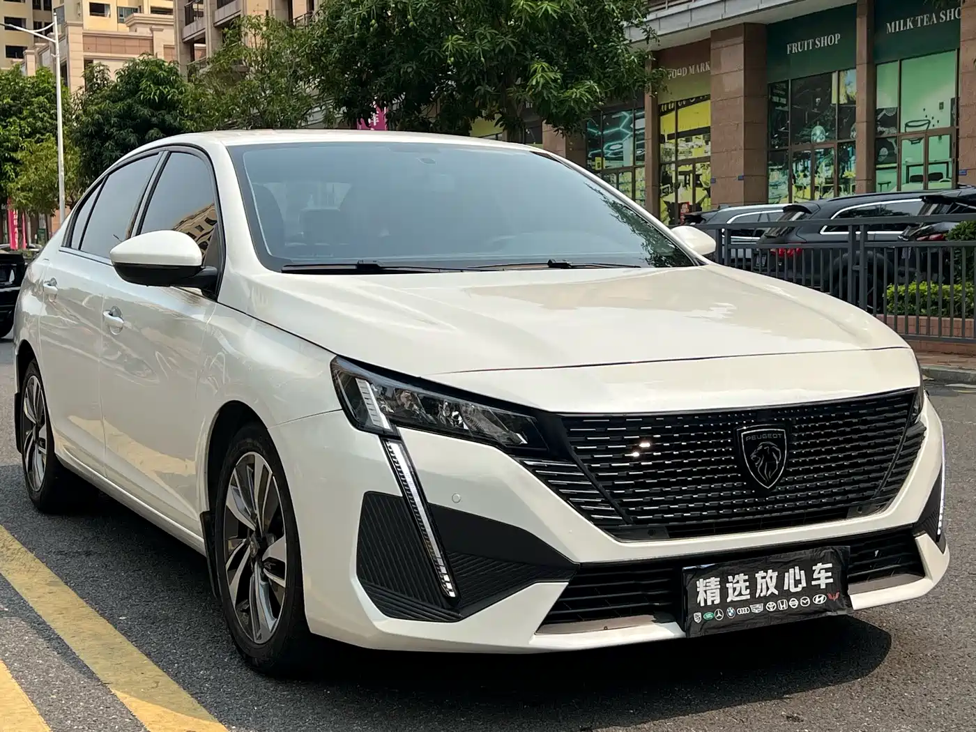 PEUGEOT 408