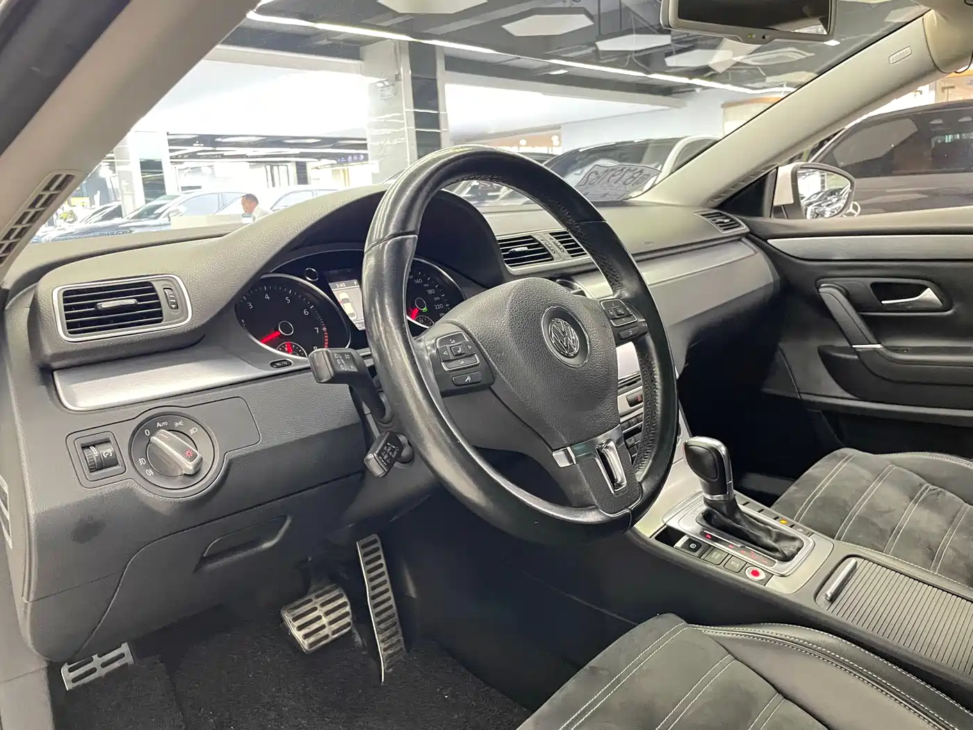 Volkswagen FAW-Volkswagen CC 2012 Model 2.0TSI Luxury фото 12