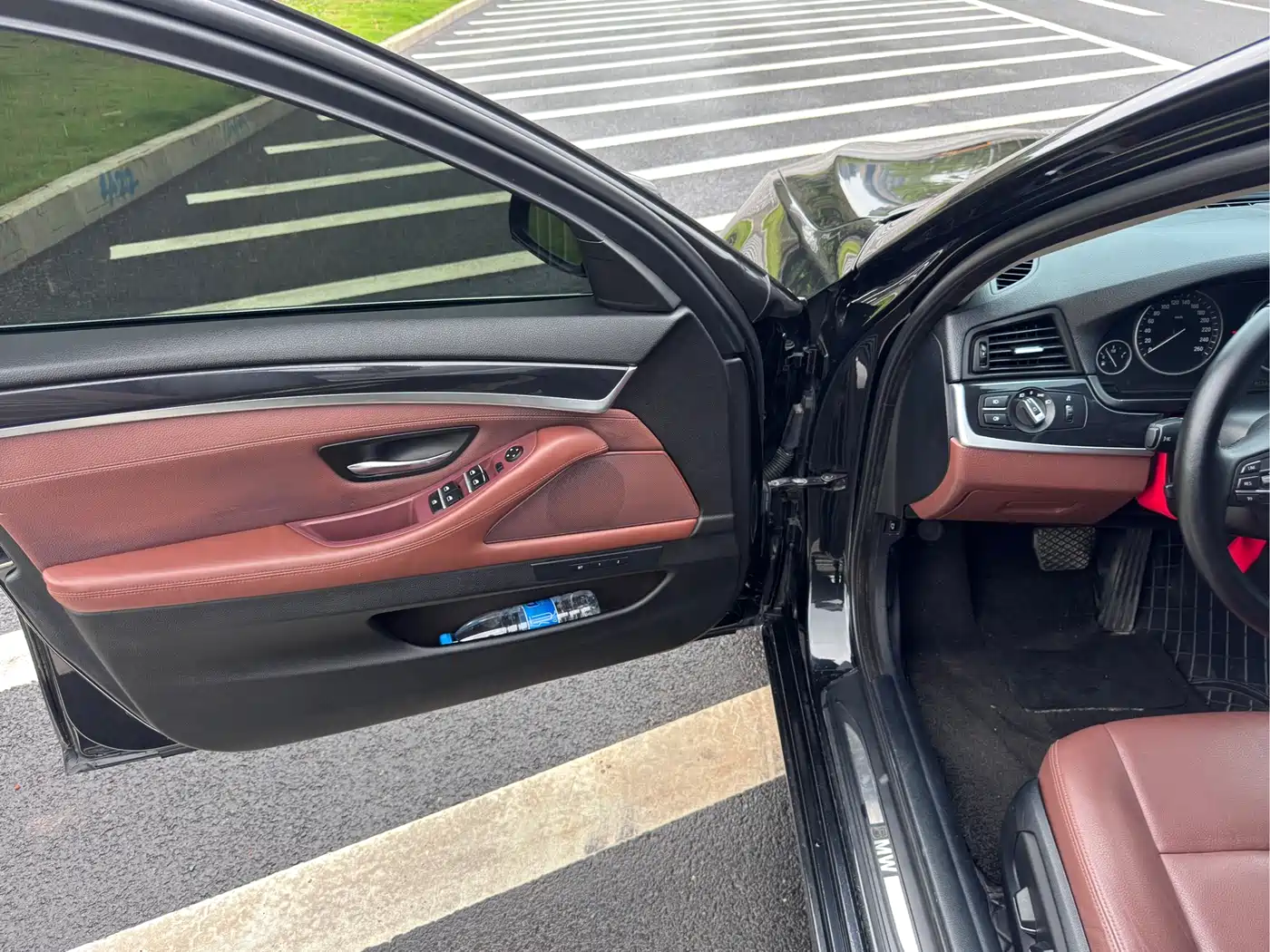 BMW 5 Series (Import) 2014 520i Classic фото 8