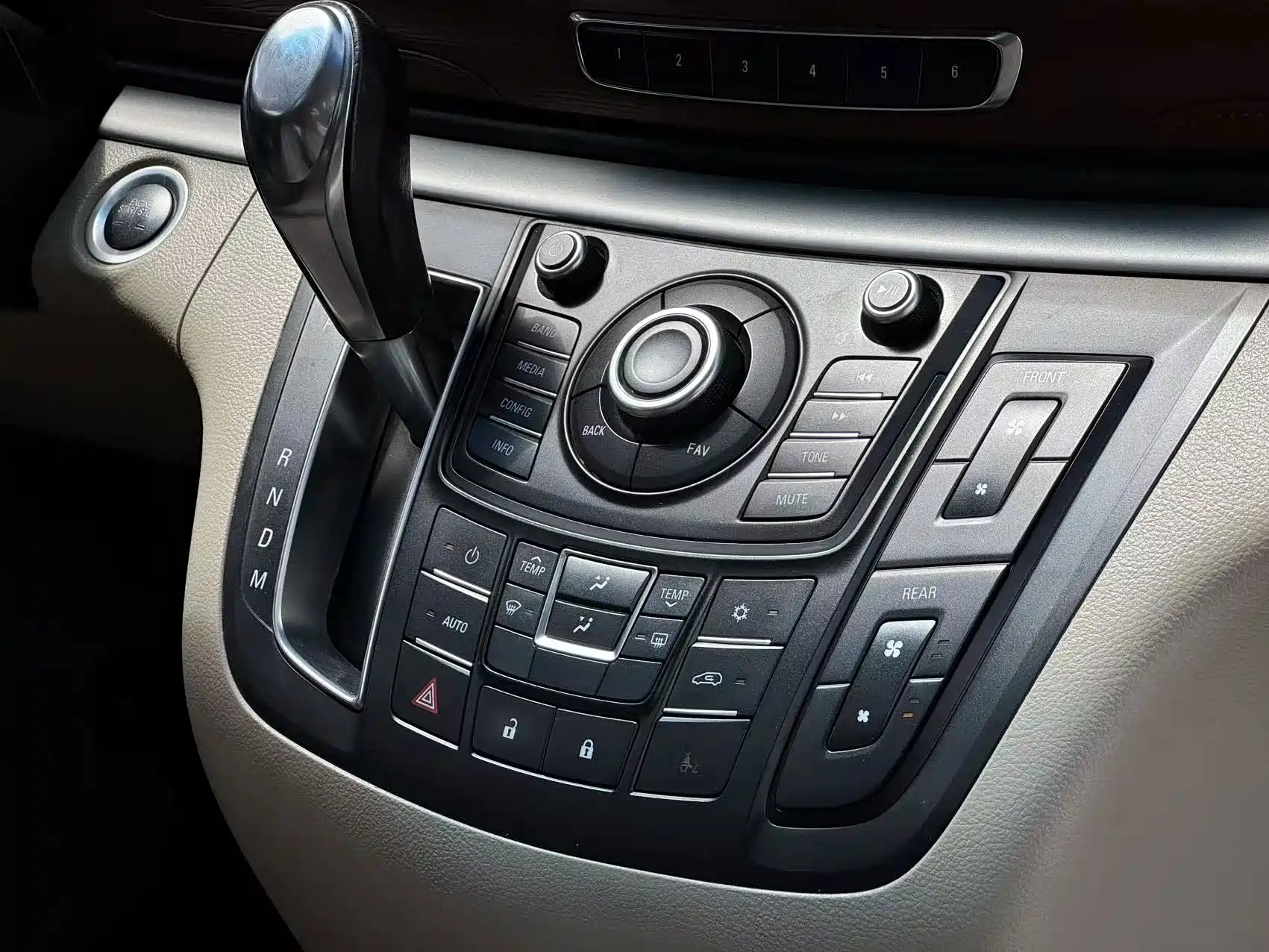 Фото 16 - Buick GL8