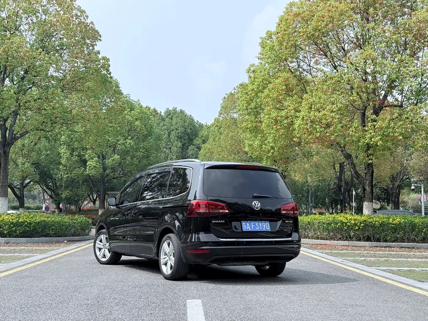 Volkswagen Sharan 2016 380TSI Comfort 7-seater фото 6